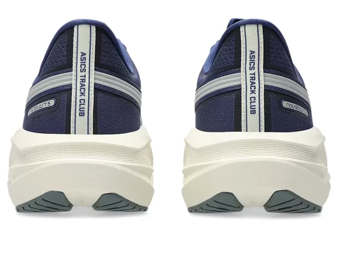 NOVABLAST  5 ASICS TRACK CLUB