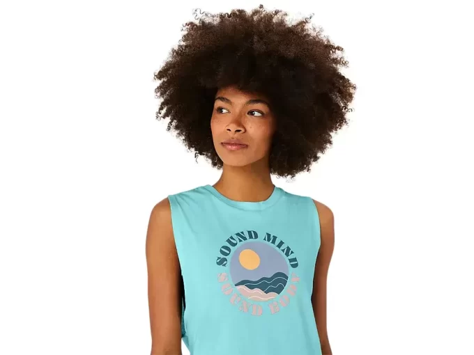 WOMEN’S ASICS SUN IN THE SKY SLOGAN MUSCLE TEE