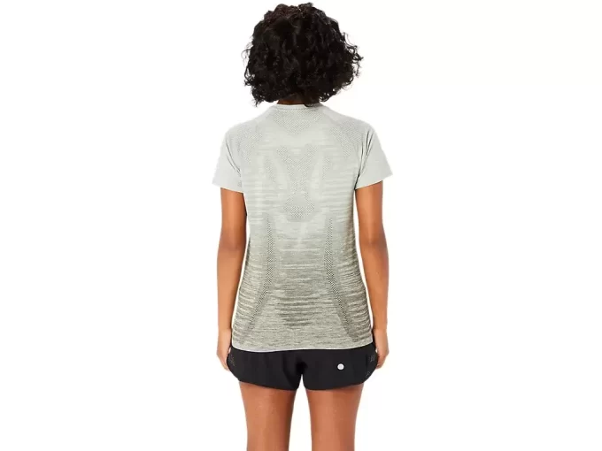 WOMEN’S SEAMLESS SHORT SLEEVE TOP